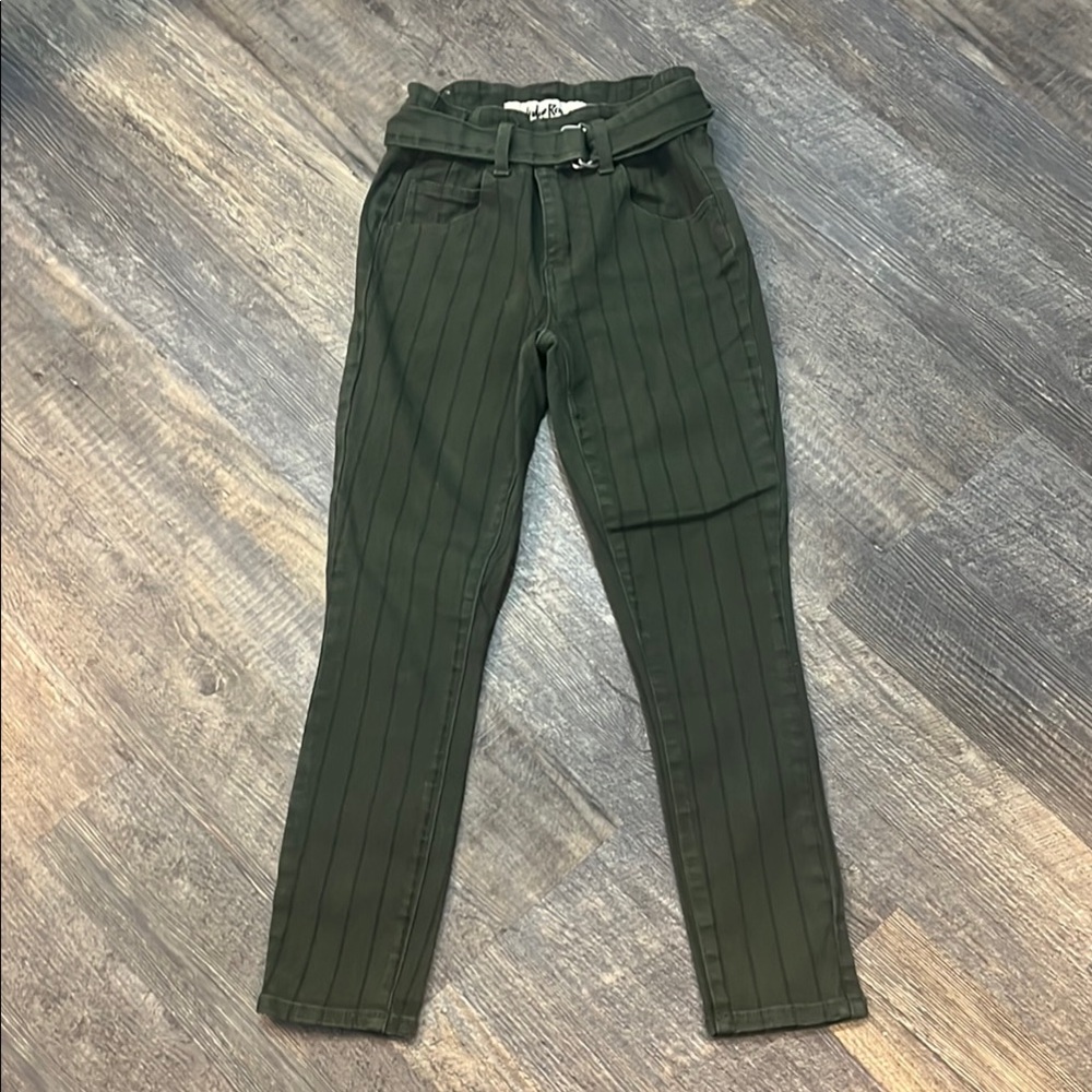 Indigo Rein Green Casual Pants with Structured Design